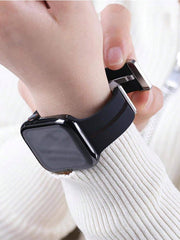 APPLE SERIES 9 WATCH WITH MAGNETIC STRAP